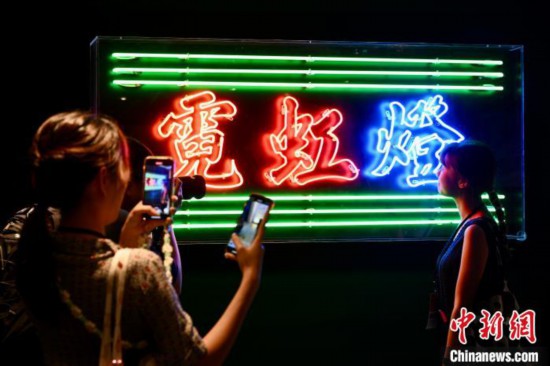 天富平台官方：“香港不止烟火气”——访港旅客的城市文艺漫步